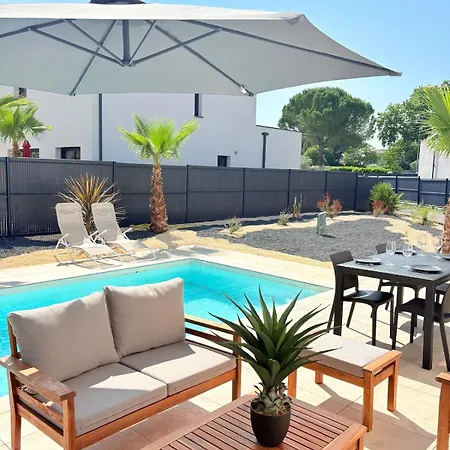 Sumptuous Pool Jacuzzi