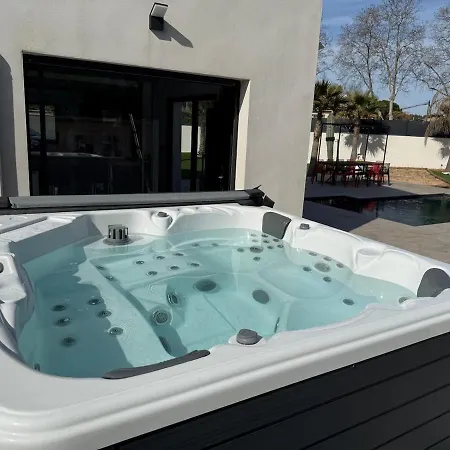 Sumptuous Pool Jacuzzi Villa