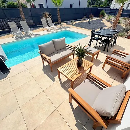 Sumptuous Pool Jacuzzi Villa